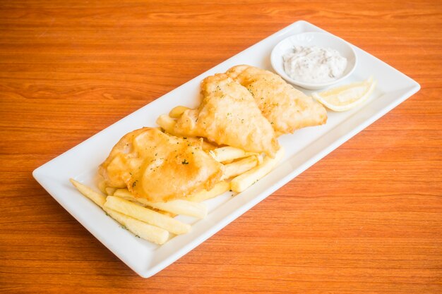 Pescado con papas fritas