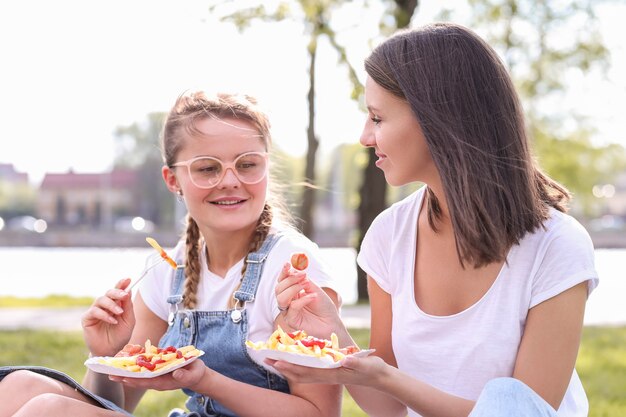 Picnic. Mujeres en el parque