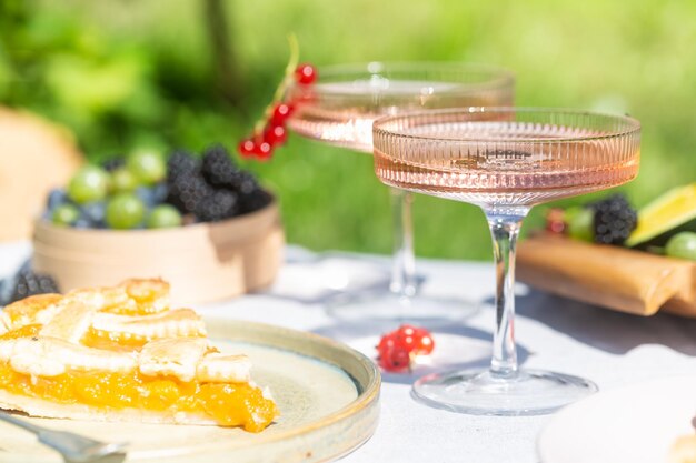 Picnic de verano al aire libre