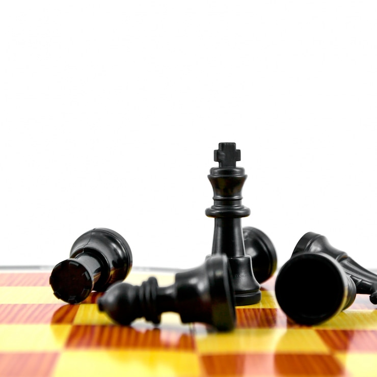 Foto gratuito piezas estrategia de tablero de ajedrez de competencia jaque mate