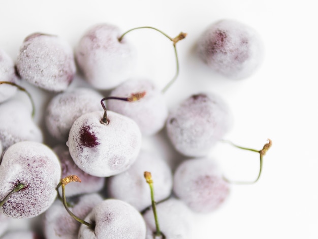 Pila de cerezas de Borgoña congeladas