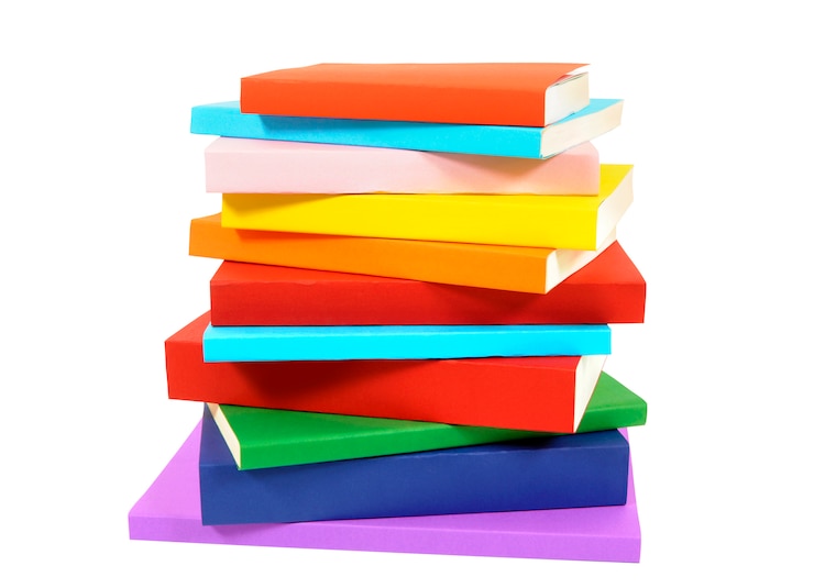 Foto gratuito pila desordenada de libros