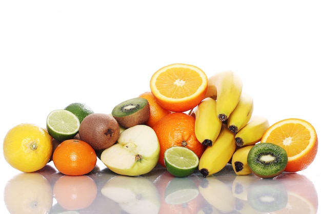 Foto gratuita pila de frutas frescas