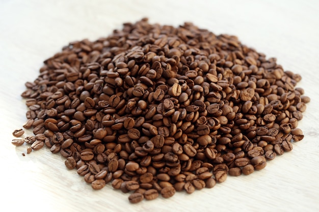Foto gratuita pila de granos de café