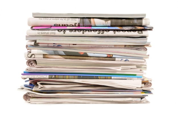 Pila de periódicos y revistas