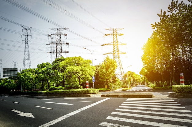 Foto gratuita pilón de la electricidad aislado