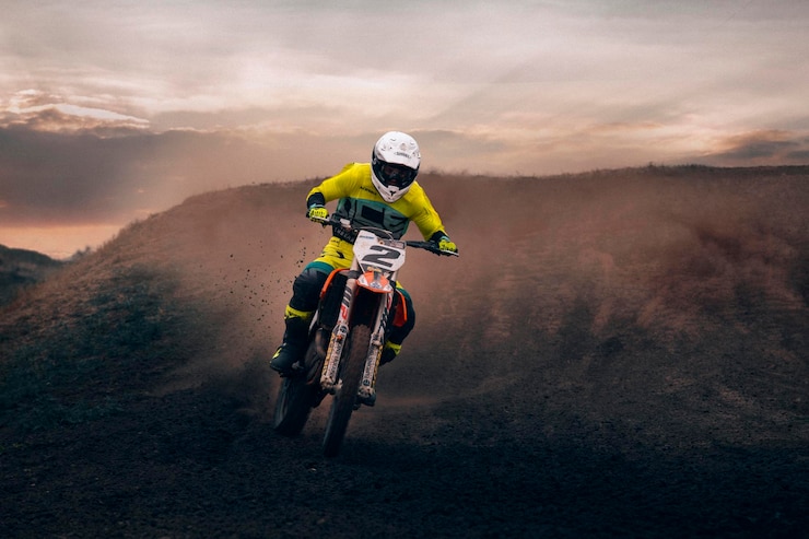 Foto gratuito piloto de motocross en acción deporte de motocross deporte de moto