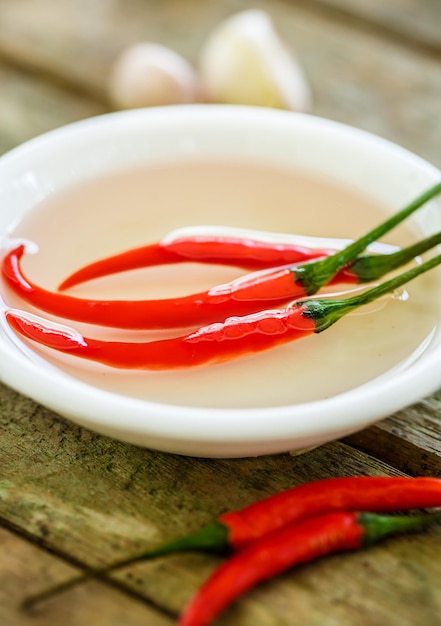 Foto gratuita pimientos rojos en aceite