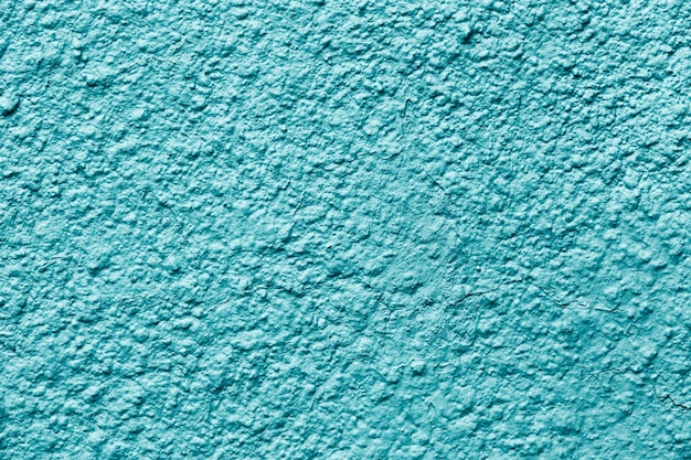 Pintado de azul fuera de la pared del edificio