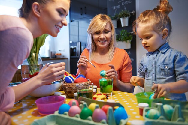 Pintar huevos de Pascua es nuestra tradición