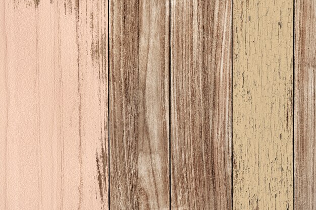 Pintura antigua sobre suelo de madera.
