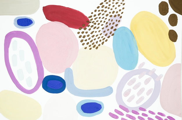 Pintura creativa con puntos y formas.