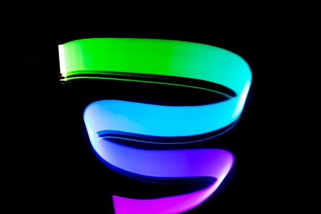 Pintura de luz abstracta en la oscuridad.