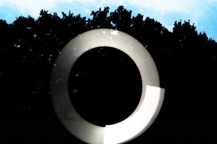 Foto gratuito pintura de luz de círculo blanco al aire libre