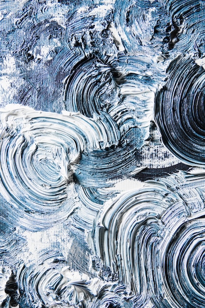 Pintura con textura crema sobre fondo transparente, obra de arte abstracto.
