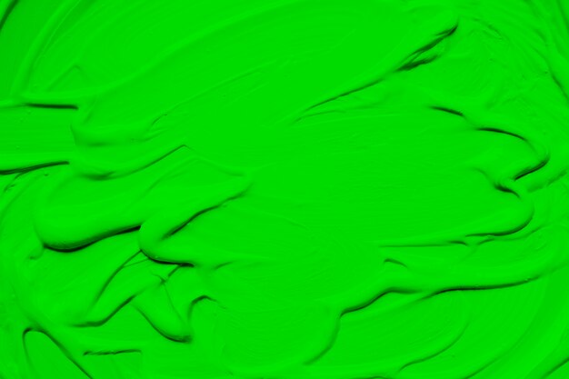 Pintura verde brillante que fluye