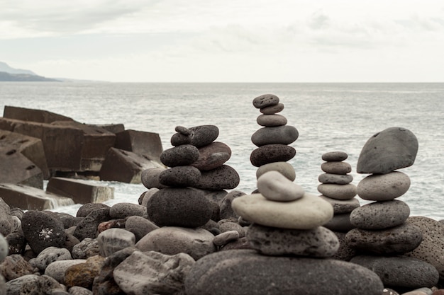 Pirámide de roca en equilibrio