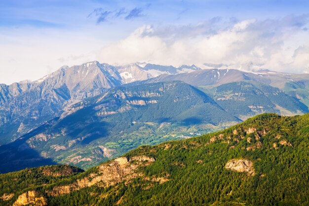 Pirineos en un día soleado. Huesca, Aragón