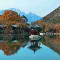 Foto gratuita piscina del dragón negro en lijiang, yunnan, china.