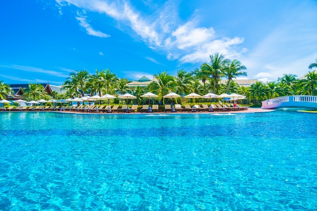 Foto gratuita piscina gigante