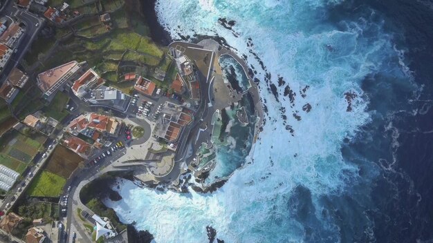 Piscina volcánica natural en Porto Moniz