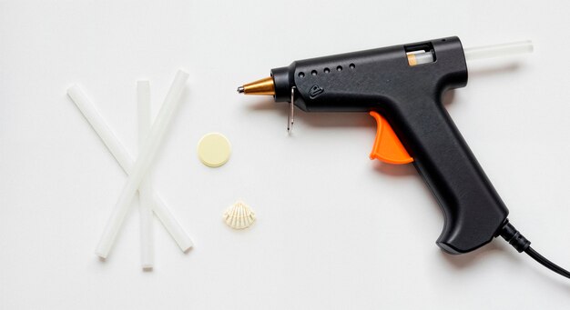 Pistola de pegamento y suministros