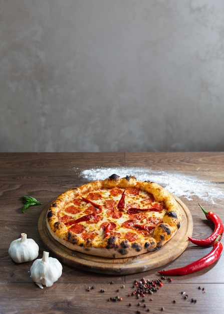Pizza deliciosa, pizza tradicional italiana.