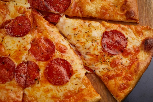 Foto gratuita pizza de peperoni