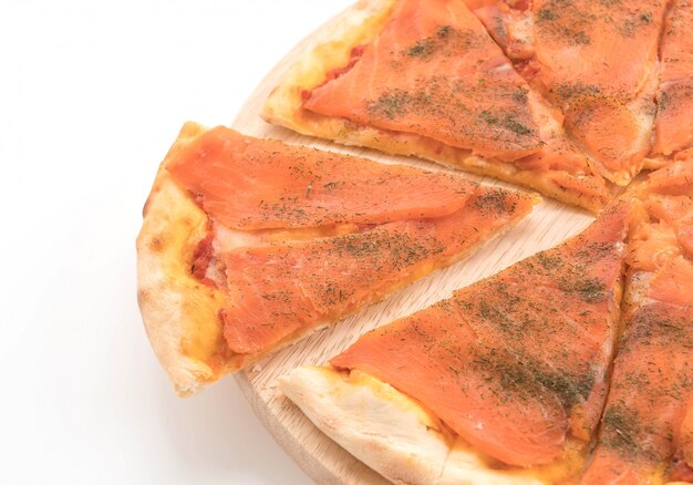 Foto gratuita pizza de salmón ahumado