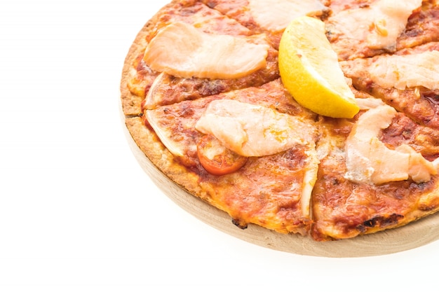 Foto gratuita pizza de salmón ahumado