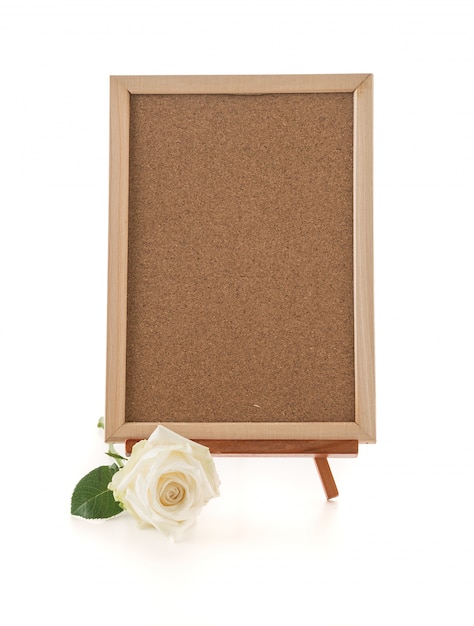 Placa de arte en blanco con rosa