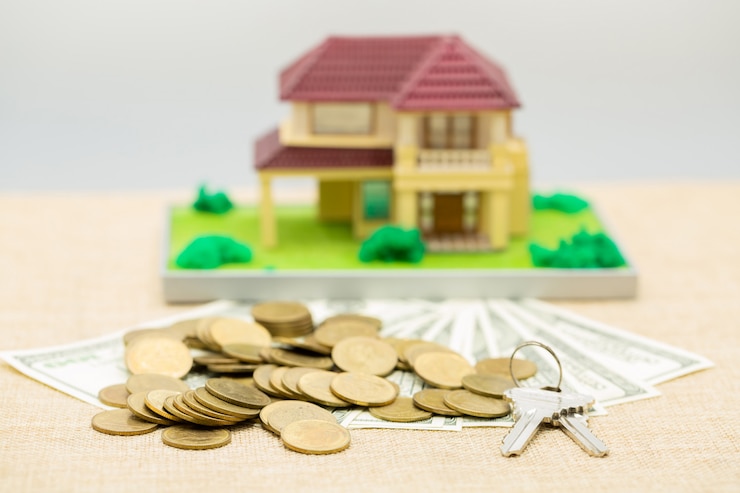Foto gratuito planificación de ahorro de dinero de monedas para comprar una casa