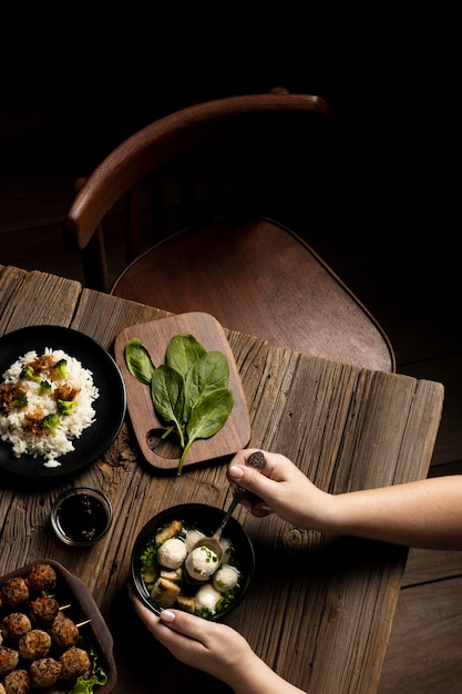 Foto gratuita plano delicioso bakso indonesio endecha