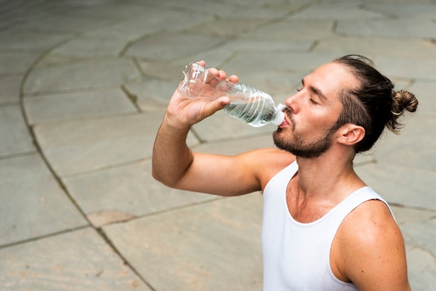 Plano medio del agua potable del corredor