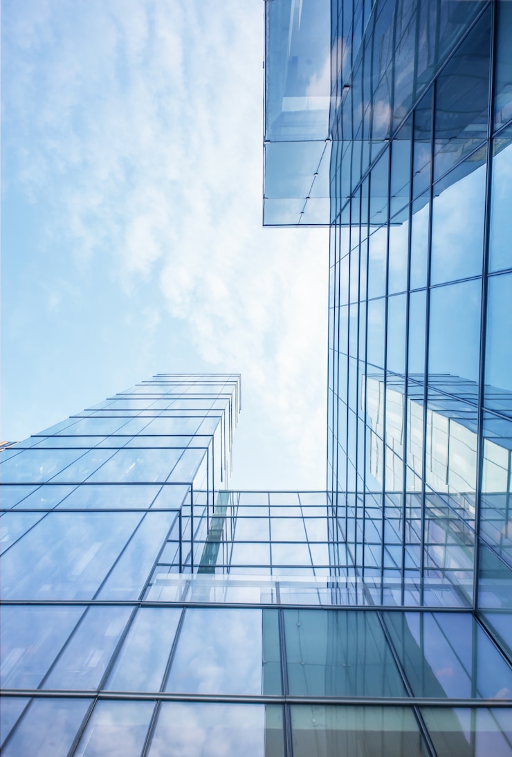 Foto gratuito plano nadir de edificio de cristal