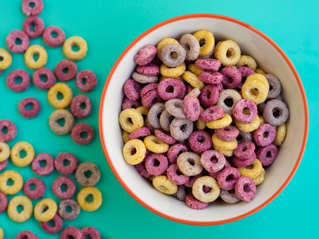 Plano pone delicioso desayuno lleno de carbohidratos