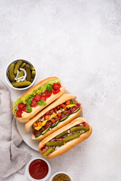 Planos laicos deliciosos hot dogs con verduras