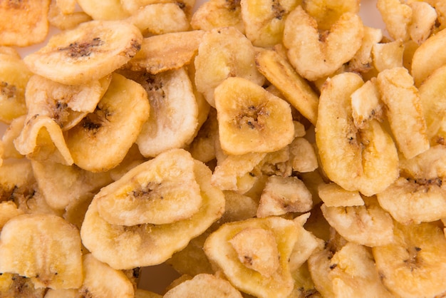 Plátano seco en rodajas