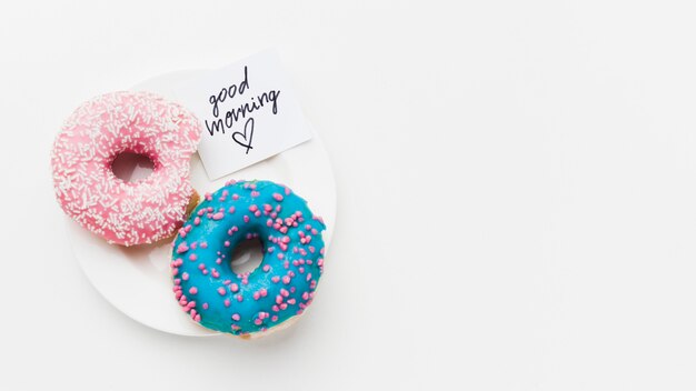 Plato con deliciosas donas