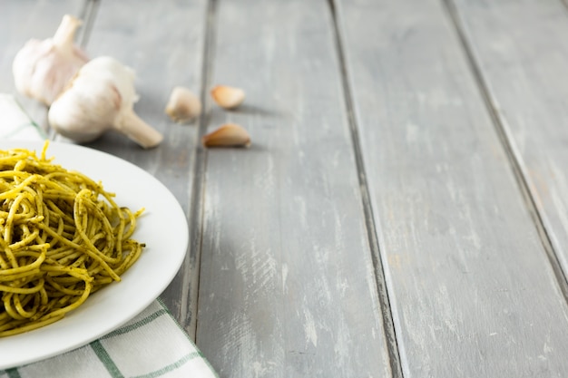 Foto gratuita plato de pasta italiana con ajo