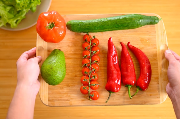 Foto gratuita plato con pimiento kapia y tomate