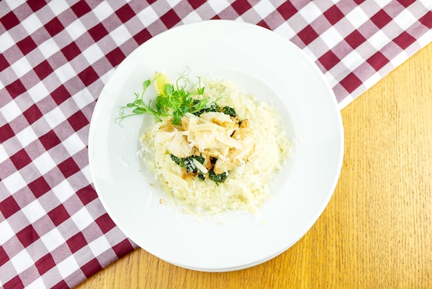 Foto gratuita plato principal en un restaurante