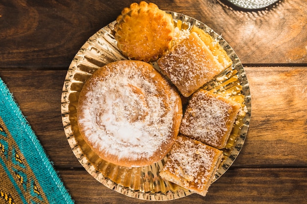 Plato con repostería árabe