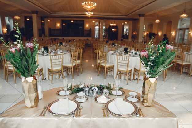 Platos de boda elegantes