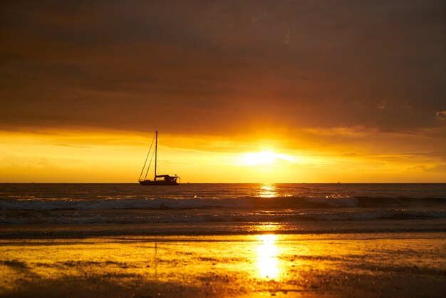 Playa al atardecer