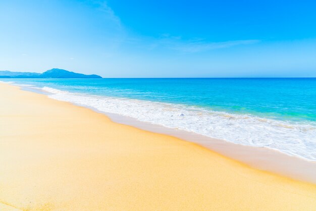 Playa con arena lisa y sin piedras