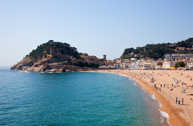 Foto gratuita playa de arena en tossa de mar