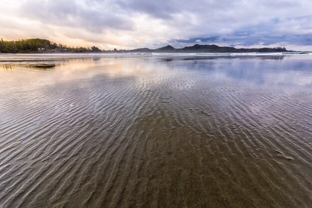 Playa Chesterman con cielo nublado