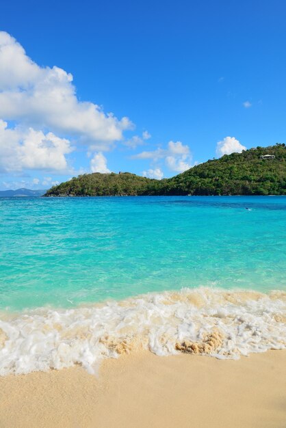 Playa colorida en St John, Virgin Island.