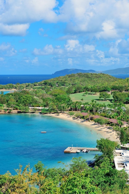 Playa colorida en St John, Virgin Island.